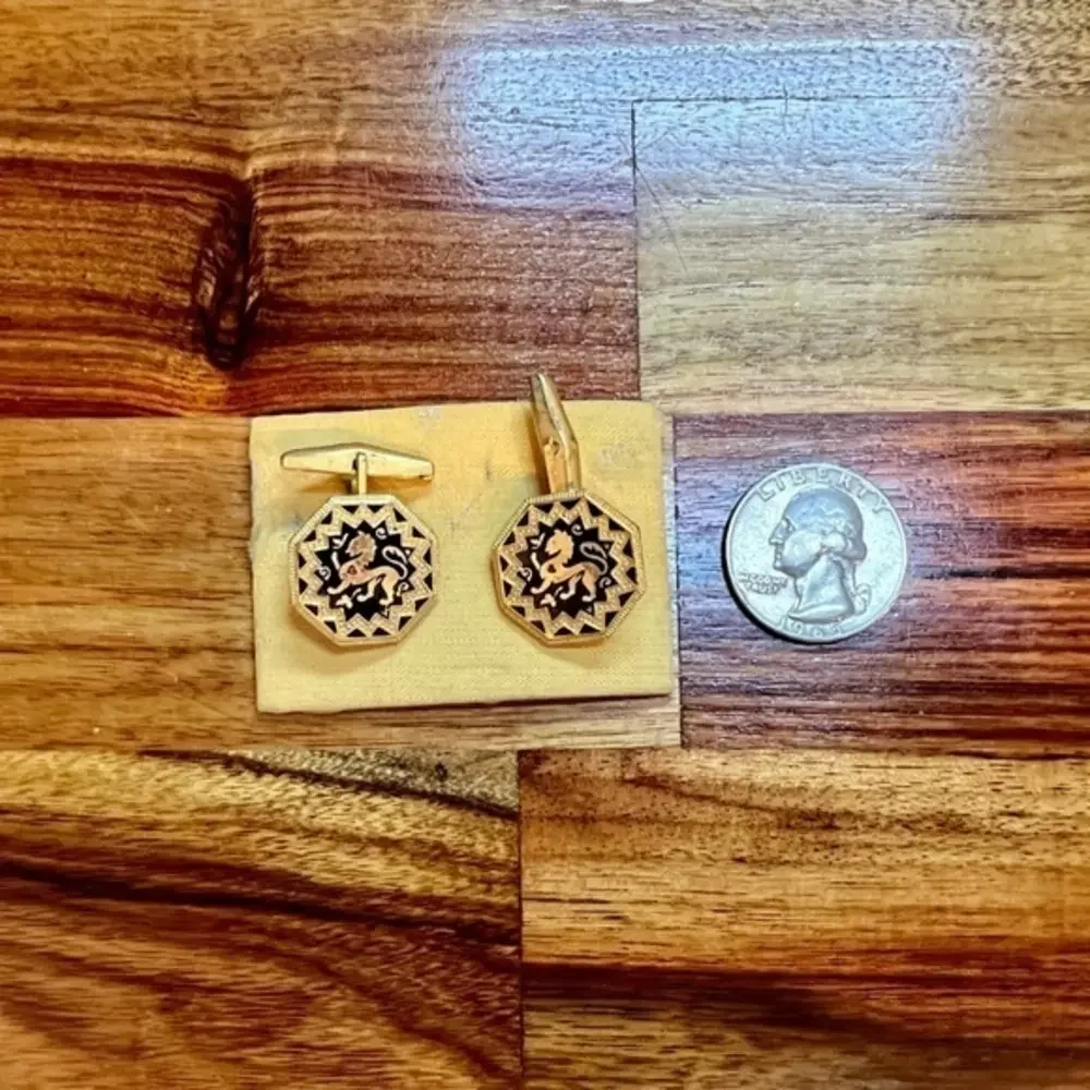 Vintage cuff links, faux gold and faux black onyx‎